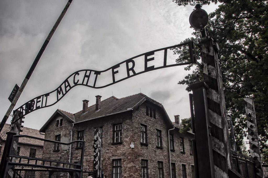 Auschwitz tour with private transfer